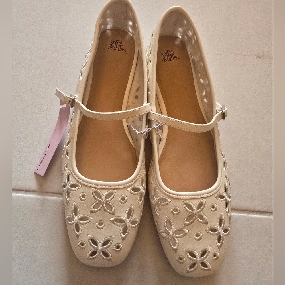 NWT Wild Fable Eyelet Off White Mary Jane Flats Size 9.5